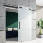 Czarny system przesuwny