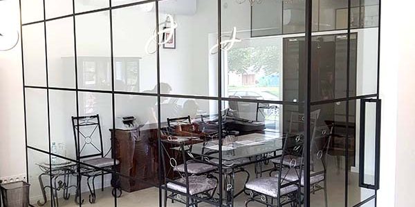 Szklana ściana ze szprosami 