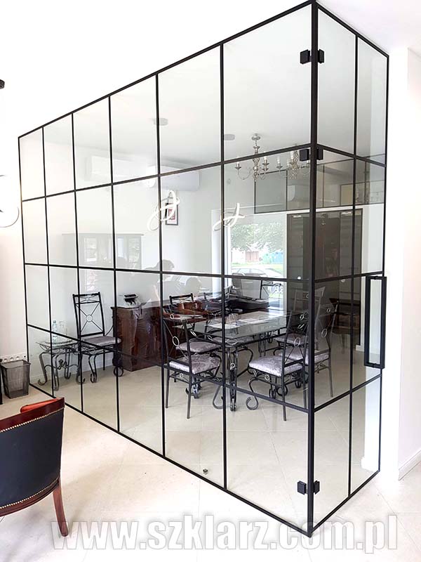 Szklana ściana ze szprosami 